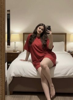 Arianna - escort in Muscat Photo 1 of 4