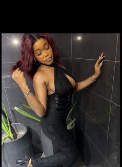 Arianna - escort in Accra Photo 2 of 3