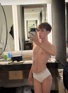 Arias - Male escort in Dubai Photo 7 of 8