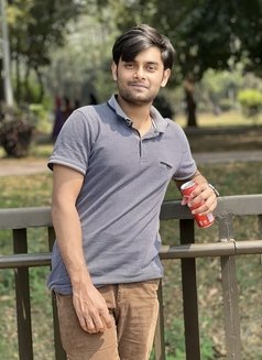 Arid Rahman - Intérprete masculino de adultos in Dhaka Photo 2 of 6