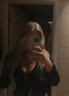 Arie - escort in Liège Photo 1 of 8