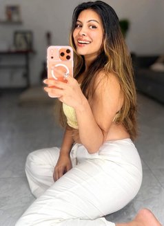 Ariel - puta in Muscat Photo 1 of 3