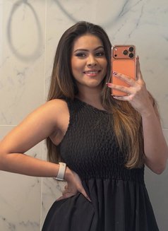 Ariel - puta in Muscat Photo 2 of 3