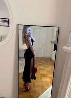 Ariel - puta in Dubai Photo 9 of 13