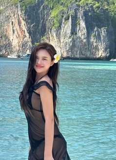 Arin - escort in Seoul Photo 2 of 5