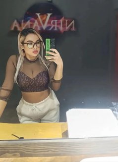 Arina - escort in Dubai Photo 3 of 13