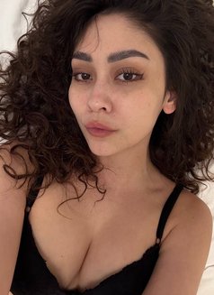 Arina - puta in Dubai Photo 4 of 11