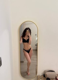 Arina - puta in Dubai Photo 6 of 11