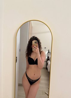 Arina - puta in Dubai Photo 7 of 11