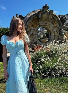 Arina - escort in Dubai Photo 3 of 6