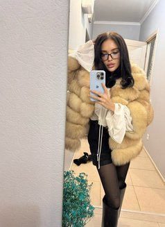 Arina - escort in Hong Kong Photo 3 of 15