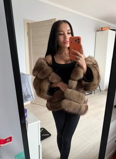 Arina - escort in Hong Kong Photo 4 of 15