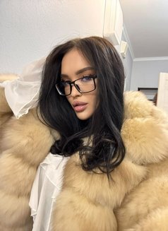 Arina - escort in Hong Kong Photo 5 of 15