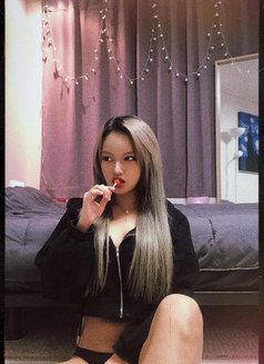 ARINA - puta in Bangkok Photo 1 of 19