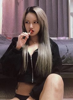 ARINA - puta in Bangkok Photo 17 of 19