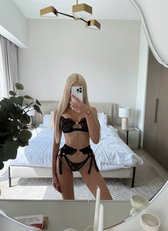 Arina - escort in Hong Kong Photo 5 of 6