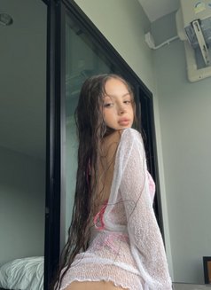 Arina - escort in Phuket Photo 17 of 18