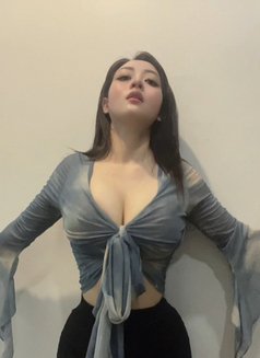 Arina - escort in Hanoi Photo 2 of 6