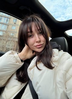 Arinka - puta in Rome Photo 4 of 7