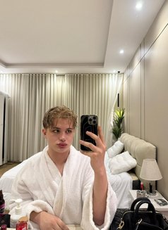 Hot Aris 🇪🇸 - Male escort in Riyadh Photo 5 of 9