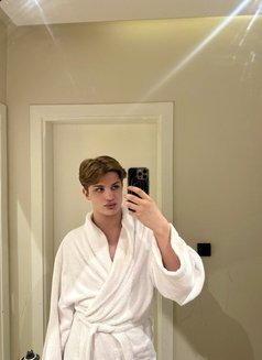 Hot Aris 🇪🇸 - Male escort in Riyadh Photo 6 of 9