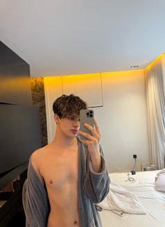 Aris - Male escort in Riyadh Photo 1 of 10