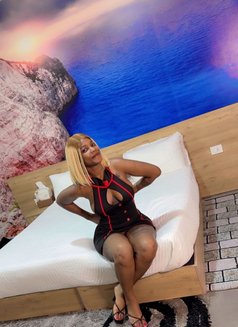 Arisza - puta in Beirut Photo 2 of 6