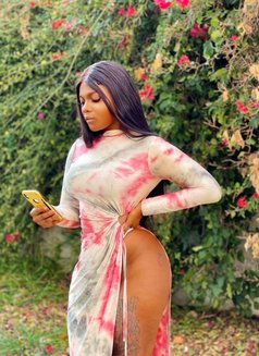 Arisza - puta in Beirut Photo 4 of 6