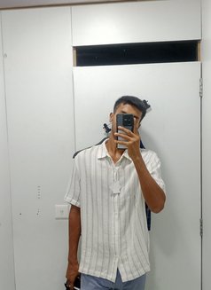 Arju Kumar Singh - Acompañantes masculino in Varanasi Photo 3 of 6