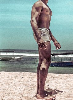 Arjun - Male escort in Colombo Photo 3 of 4