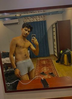 Arkan - Transsexual escort in Cairo Photo 1 of 6