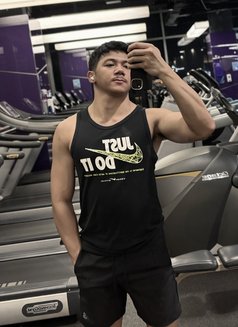 Arlando - Male escort in Medan Photo 10 of 17