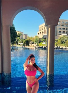 Arlina - puta in Dubai Photo 5 of 9