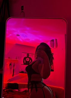 Arm Vietnamese queen in pattaya - puta in Pattaya Photo 29 of 29