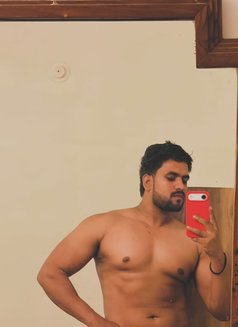 Arman - Acompañantes masculino in New Delhi Photo 1 of 8