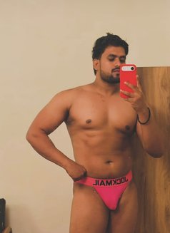 Arman - Acompañantes masculino in New Delhi Photo 2 of 8