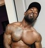Armani Marcus - masseur in Cancún Photo 1 of 5