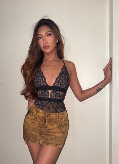 Armani - Transsexual escort in Hong Kong Photo 17 of 18