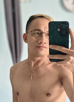 Arnash - Male escort in Manila Photo 14 of 16