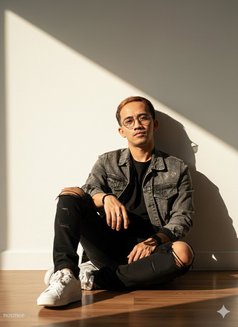 Arnash - Male escort in Manila Photo 15 of 16