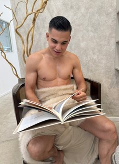 Arnold Joung - Male escort in Dubai Photo 5 of 5