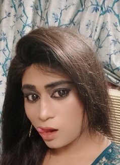 Arohee - Transsexual escort in New Delhi Photo 8 of 11