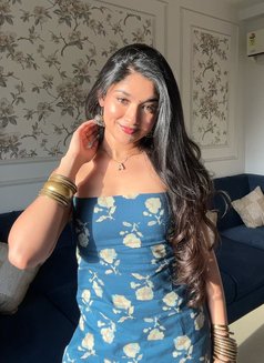 Arohi - escort in Kochi Photo 1 of 6