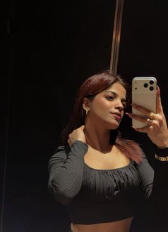 Aroohi Dxb - puta in Dubai Photo 7 of 8