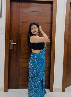 Arora Here - puta in Kochi Photo 2 of 5