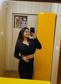 Arora Here - puta in Kochi Photo 4 of 5