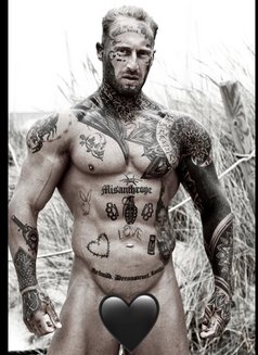 Aros - Acompañantes masculino in London Photo 3 of 8