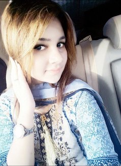 Arosa Malik - escort in Karāchi Photo 9 of 12
