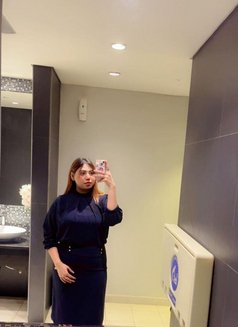 Arpita Indian Model - puta in Sharjah Photo 2 of 3