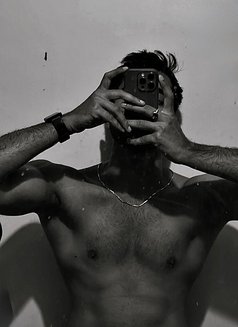 Arshey - Male escort in Kolkata Photo 2 of 3